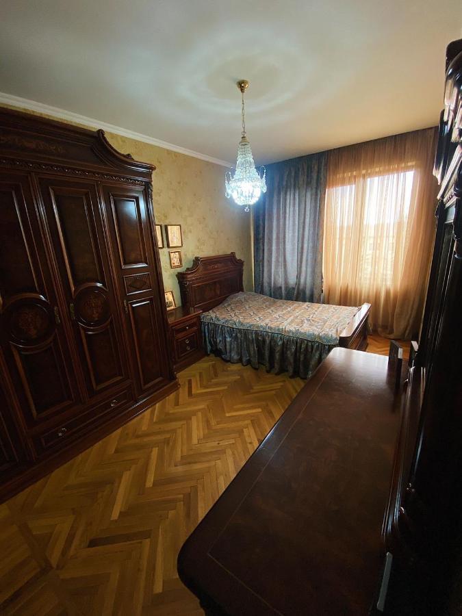 Большая Четырехкомнатная Квартира С Двумя Балконами У Моря В Центре Сухума,В Абхазии Экстерьер фото